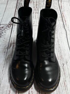 Dr. Martens 1460 W Smooth Leather Boots • US 7 / EU 38 • Worn Once